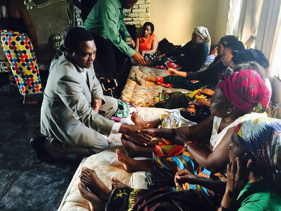 UPND leader Hakainde Hichilema greets mourners at Reeves Malambo's funeral house