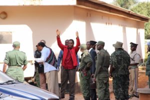 Hakainde Hichilema being taken back into detention-picture by Tenson Mkhala