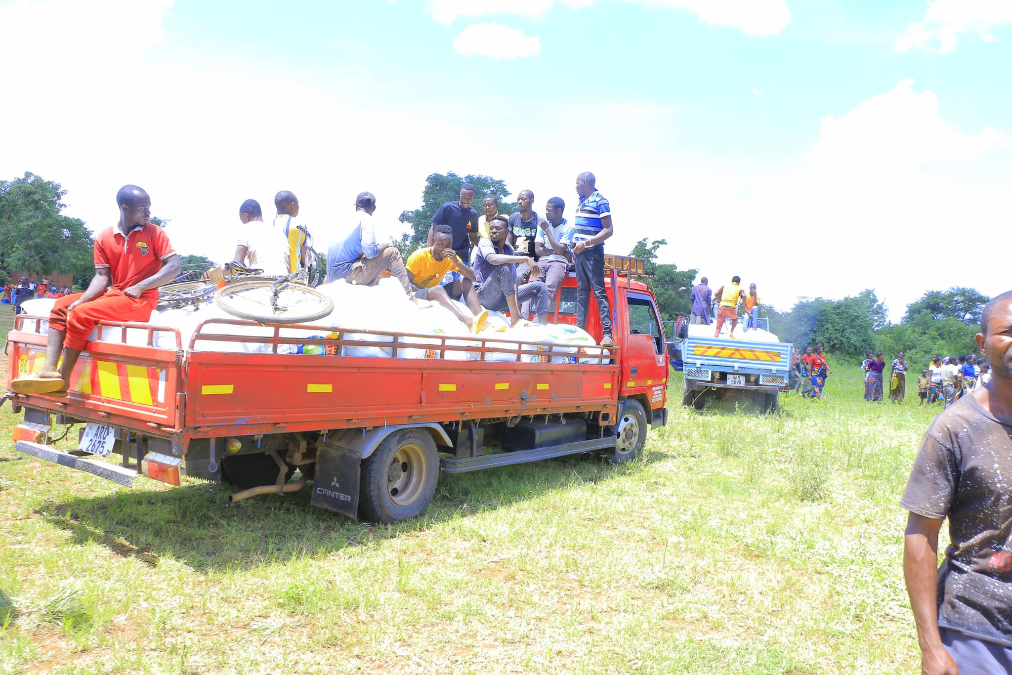 Fashion donates 1,400 bags of mealie meal to Mbenjere villagers ...