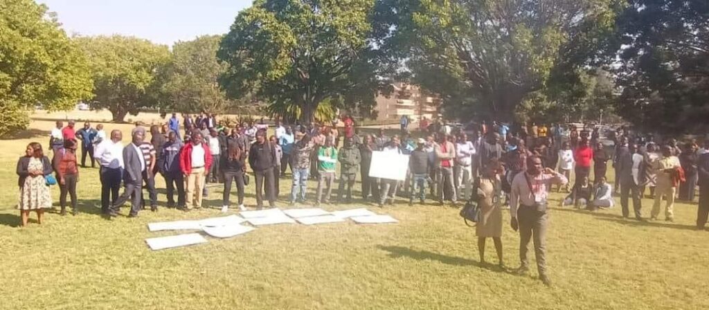 UNZA lecturers and support staff hold a peaceful protest