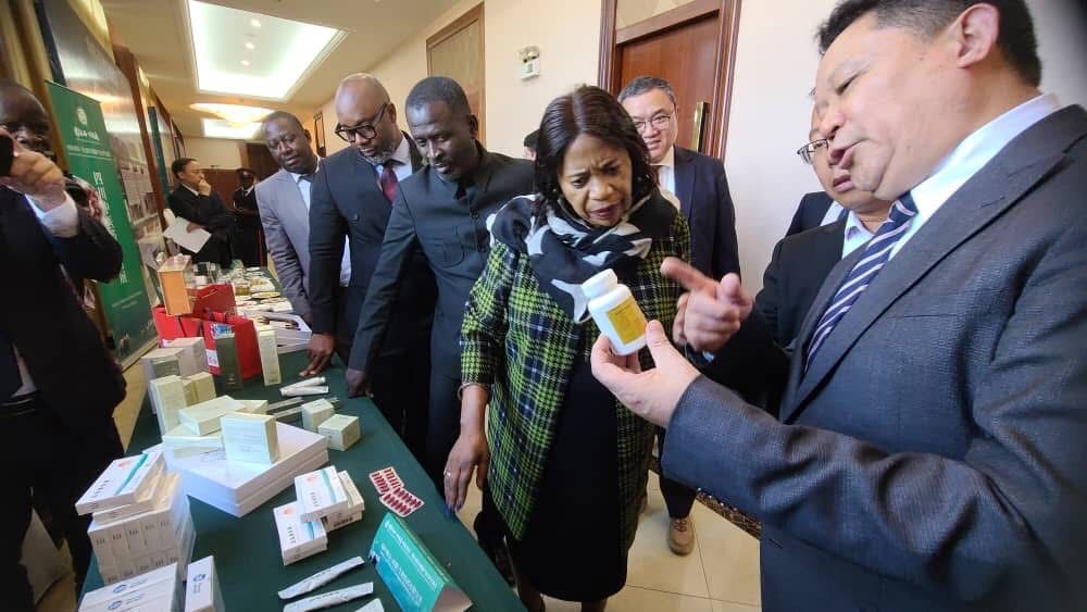 China donates 5,000 HIV test kits to Lusaka