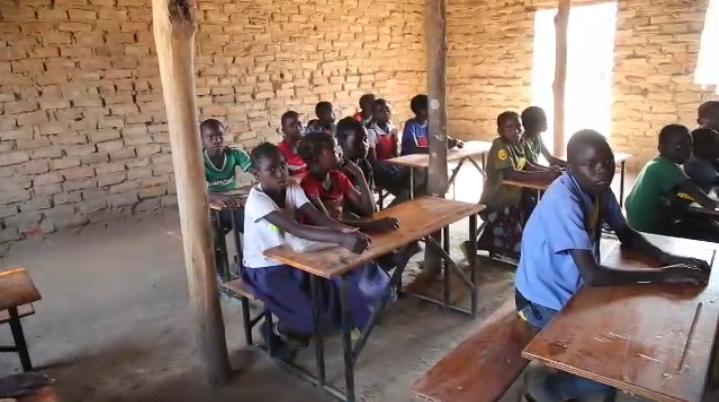 Lumezi’s Chikoma pupils set eyes on desks for the first time – Zambia: News Diggers!